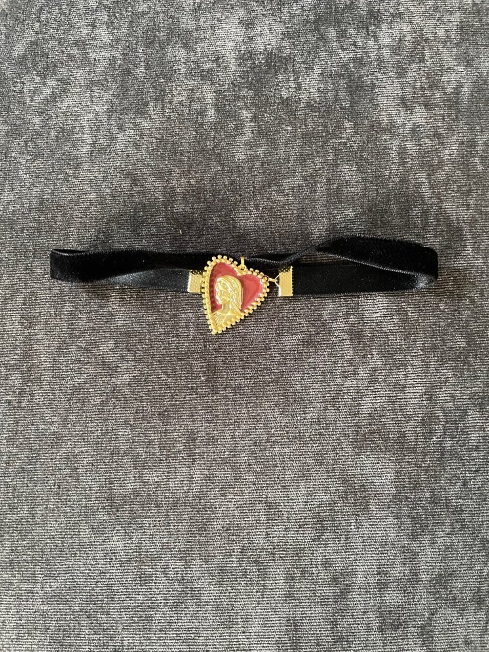 The M Jewelers x Mirror Palais Limited Edition Heart Choker - Picture 3 of 3